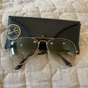 Ray Ban RB3025 Aviator Large Metal Gradient Lens Sunglasses LIKENEW 001/51 58-14